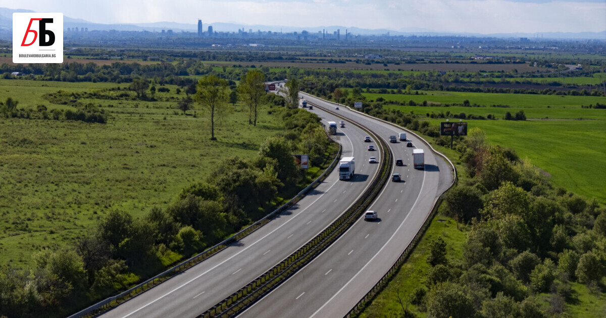 Шофьор на микробус е загинал при катастрофа на 17 километър