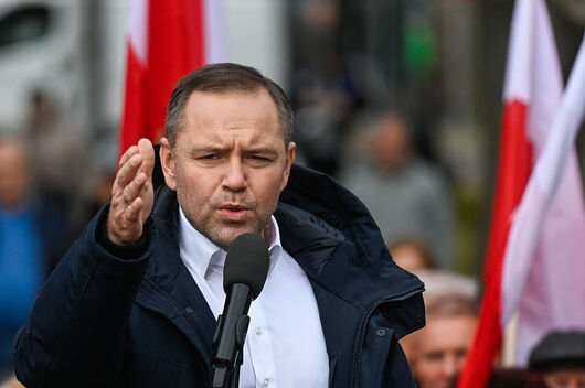 Имотен скандал беляза президентския вот в Полша