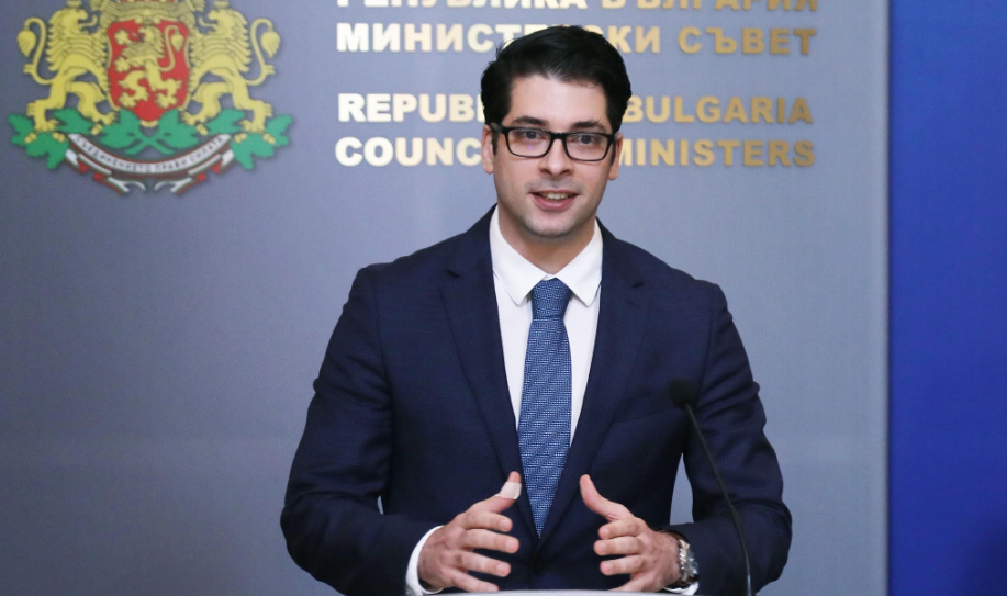 И Атанас Пеканов се разграничи от референдума на Радев