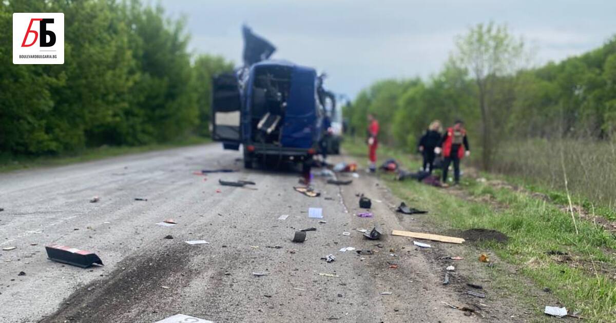 Девет души са загинали при руска атака срещу автобус, пълен