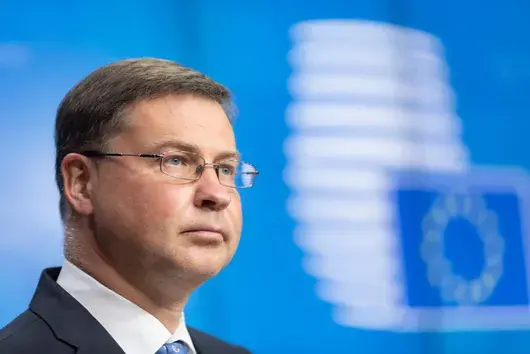 Валдис Домбровскис е "умерен оптимист", че България ще приеме еврото от догодина