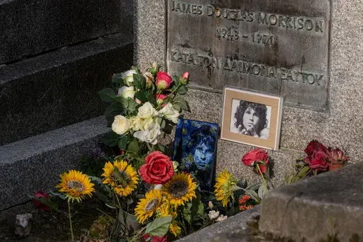 След 37 години френската полиция случайно откри бюста на Джим Морисън, изчезнал от гроба му
