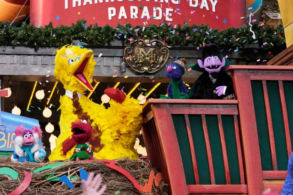 "Улица Сезам" отива в Netflix, след като Тръмп спря парите обществени медии в САЩ 