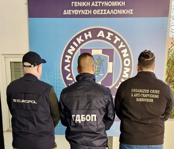 Гърция осъди 14 българи на средно по 140 г. затвор за трафик на мигранти