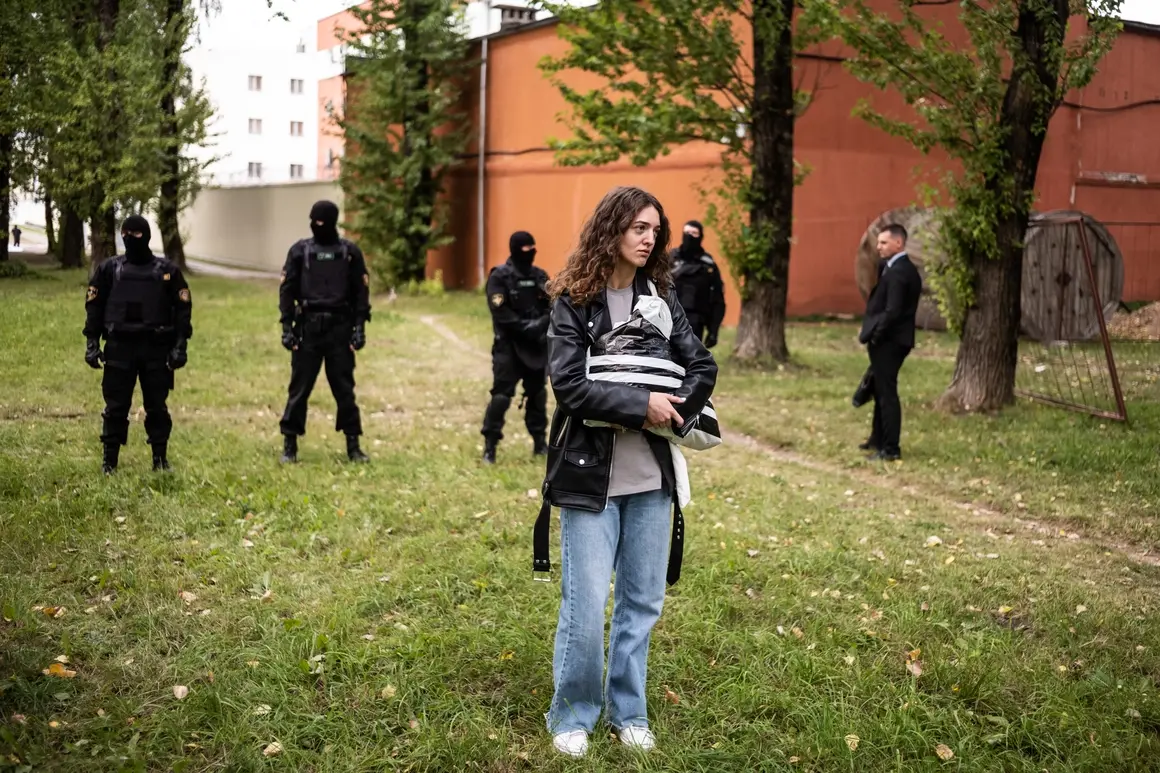 Арестите в Минск: 50 души в килия за 4 и побоища под звуците на химна на Беларус