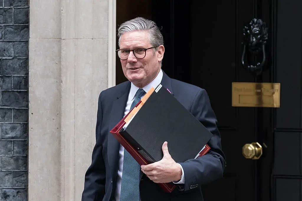 Лондон разследва евентуално руско участие в палежите на дома на премиера Стармър