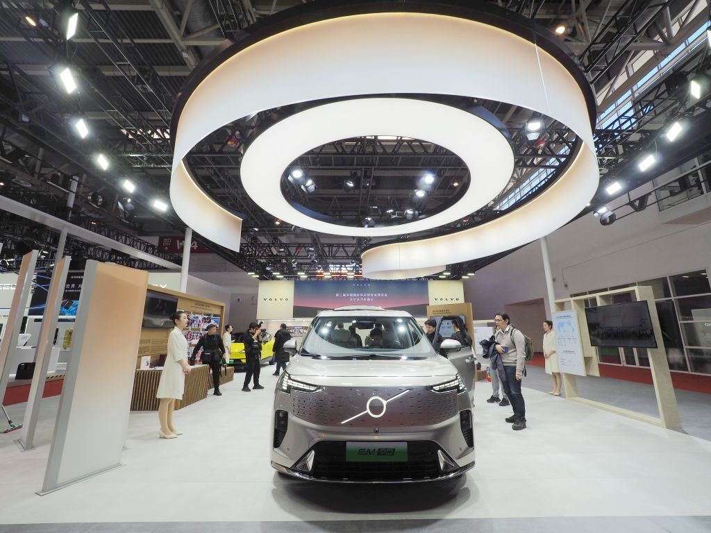 Шведската Volvo съкращава 3000 "бели якички"