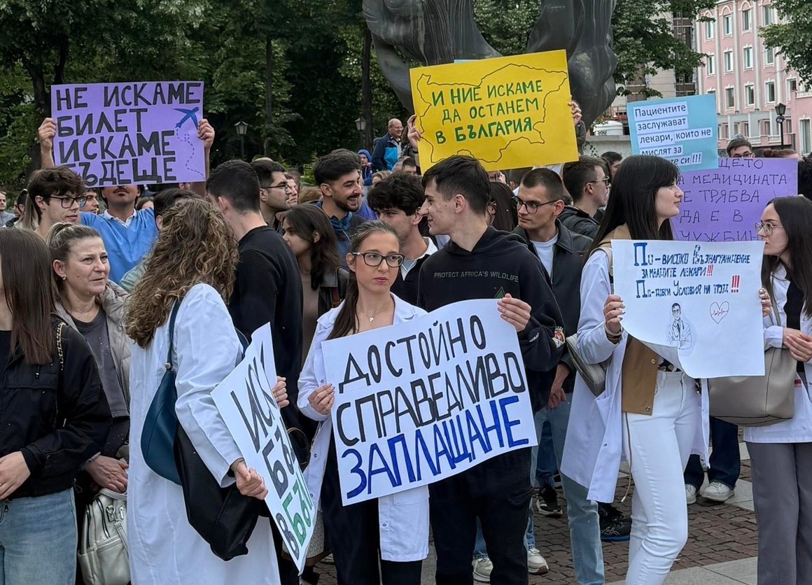 Медицински сестри, млади лекари и студенти поискаха достойни заплати и условия на труд (обновена)