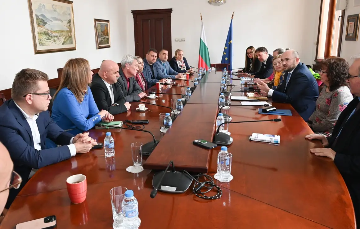 Властта побърза да предложи 5.2 млн. лв., за да спре обявената стачка на адвокати