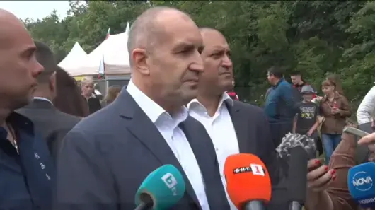 Радев подкрепи протестиращите срещу еврото и заговори за "нова политическа алтернатива"