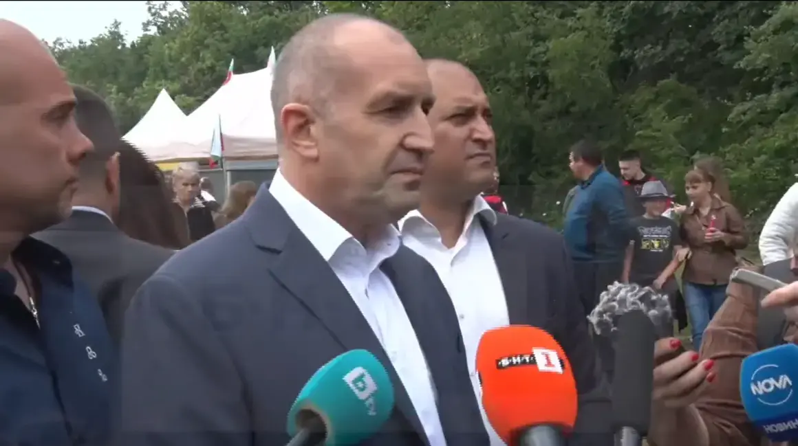 Радев подкрепи протестиращите срещу еврото и заговори за "нова политическа алтернатива"