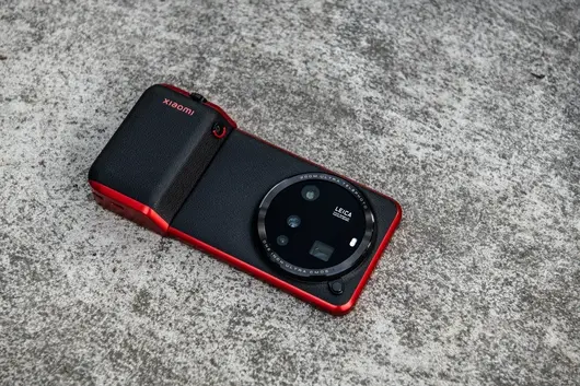 Xiaomi 15 Ultra - безкомпромисен смартфон, който изисква внимание