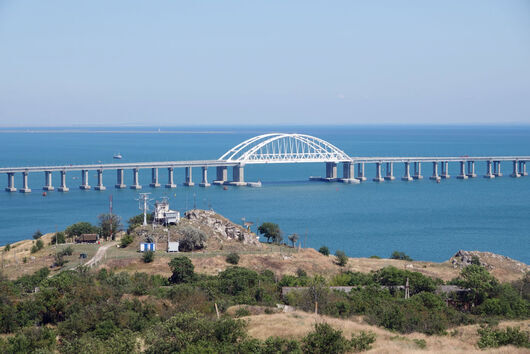 Украинците пак удариха Кримския мост – този път под вода