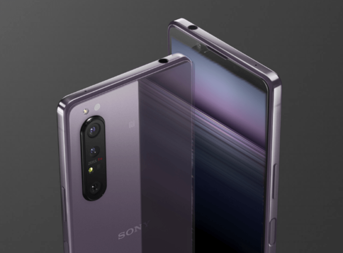 <br><br> Xperia 1 II на Sony спечели наградата за най-добър мултимедиен смартфон.
Xperia 1 II е подходящ за любителите на снимките, филмите и музиката. Неговата камера с три обектива заимства директно технологията от усъвършенстваните професионални камери Alpha на Sony, като дава възможност за режим на снимане от 20 кадъра в секунда с непрекъснато автоматично фокусиране и автоматично разпознаване на очите, докато приложенията Pro Pro и Cinematography Pro гарантират отличен контрол и функционалност.
<br><br>
За забавленията с мултимедийно съдържание в движение, Xperia 1 II разполага с 6,5 инчов 4К HDR OLED екран CinemaWide 21:9 и обемен звук.
<br><br>
Геймърите могат да свържат своя DUALSHOCK 4 контролер за да играят игри със същото удобство, като на конзолата си. Процесорът е 865 5G на Snapdragon.
<br><br> Цена: 1158 евро