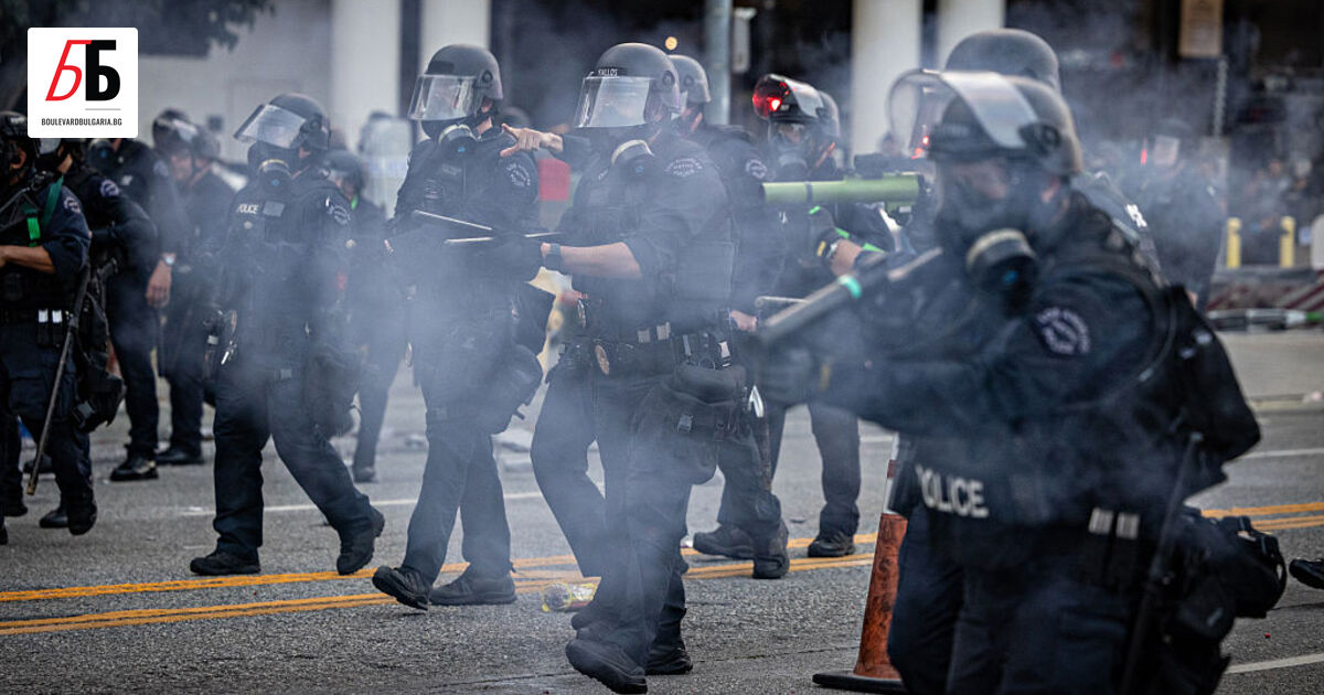 Американският президент Доналд Тръмп разпореди разполагането на 2000 войници от