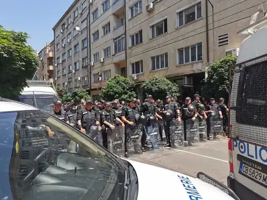 Полицията не допусна шествието на "Възраждане" до сградата на ЕК в София