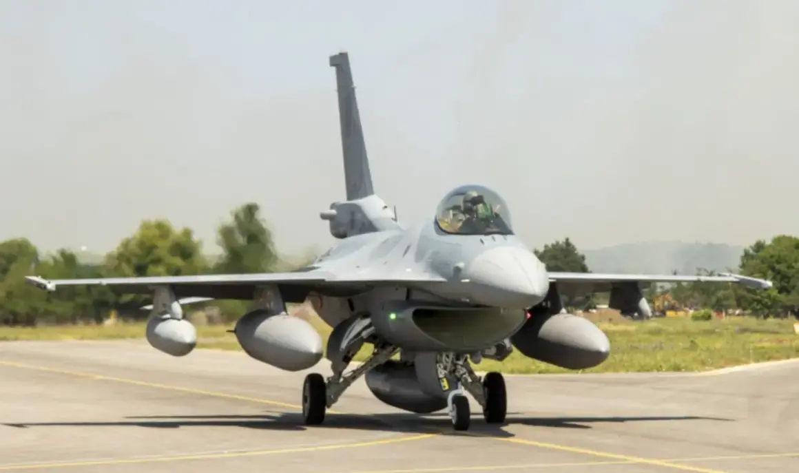 Вторият български F-16 кацна в авиобаза "Граф Игнатиево"