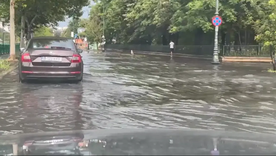 Мощна буря наводни Букурещ, отклони полети и блокира румънската столица