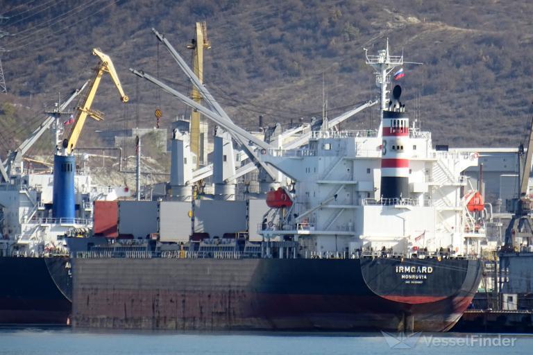 Кораб с 30 хил. тона торове, идващ от Русия, заседна край Бургас