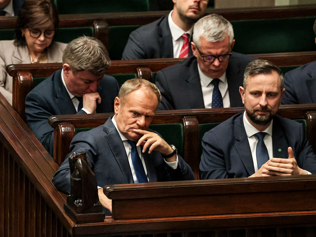 Кабинетът на Туск оцеля въпреки неуспеха на президентските избори в Полша