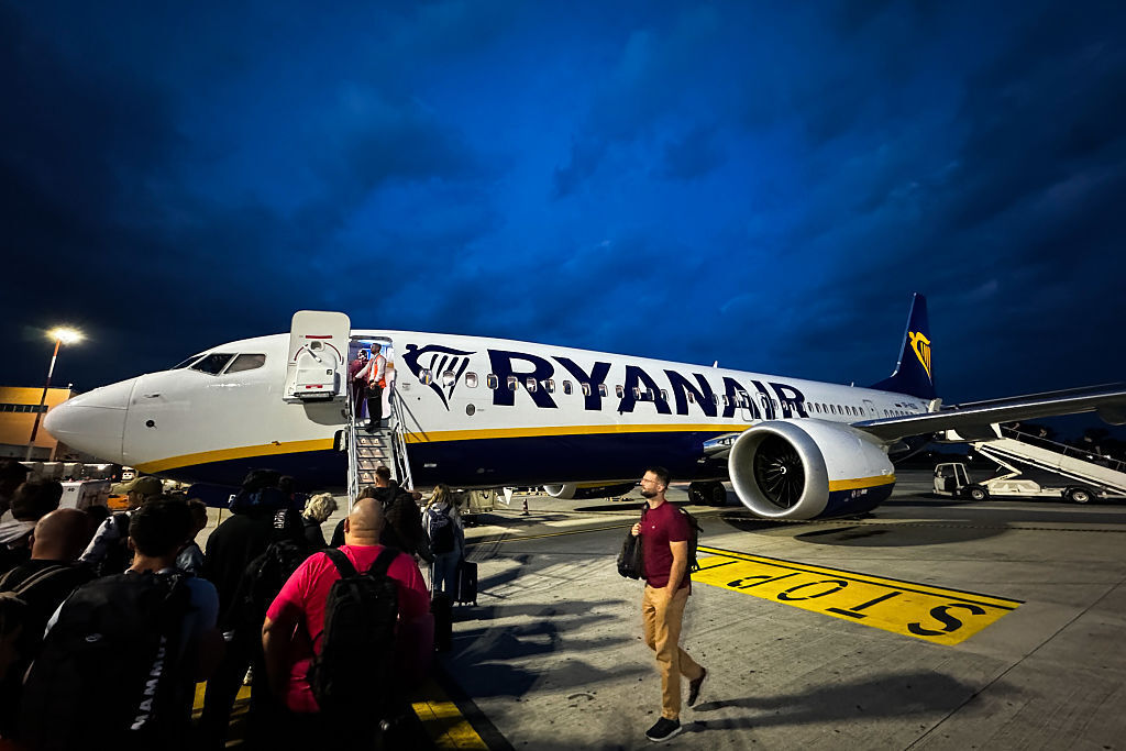 Ryanair въвежда глоба за пътници, които буйстват в самолета