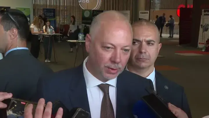 България евакуира дипломатическата си мисия от Иран (Обновена)