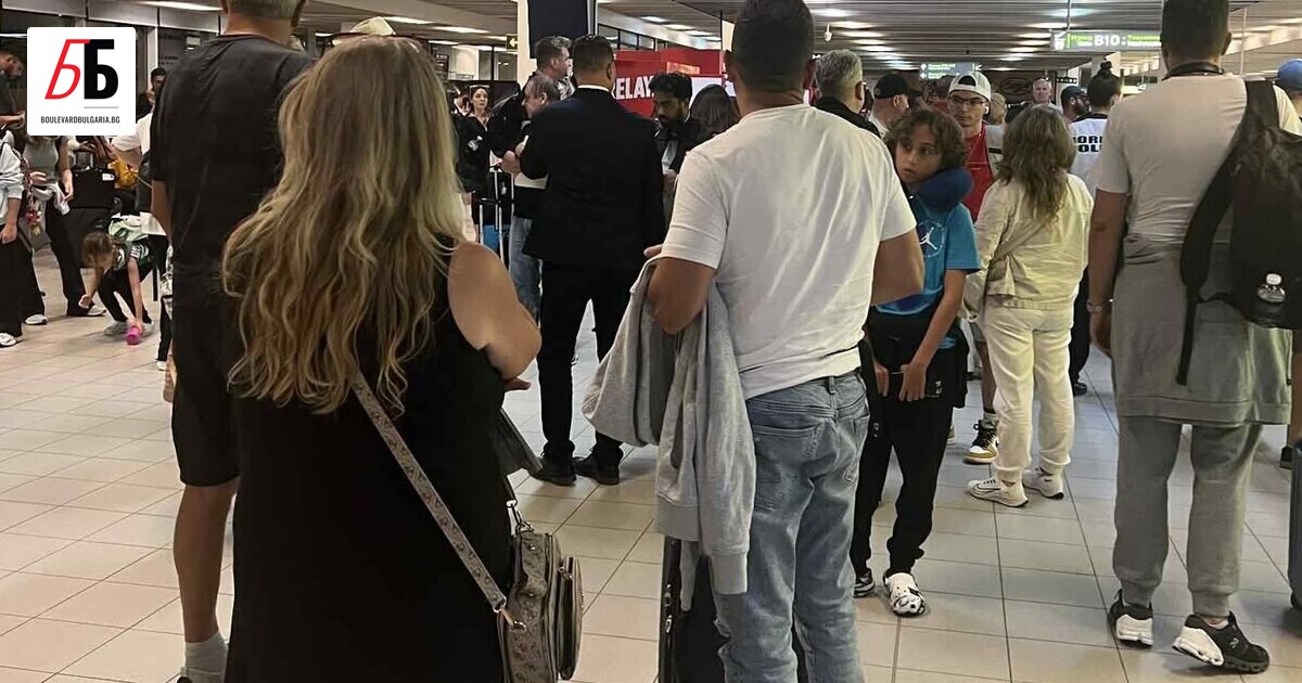 Близо 300 пътници на полет от Лондон до София бяха