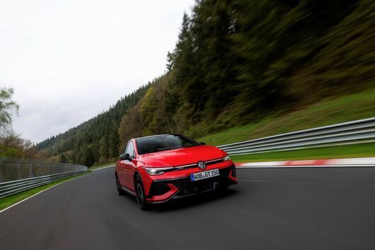 Volkswagen представи най-мощния сериен Golf GTI на „Зеления ад“