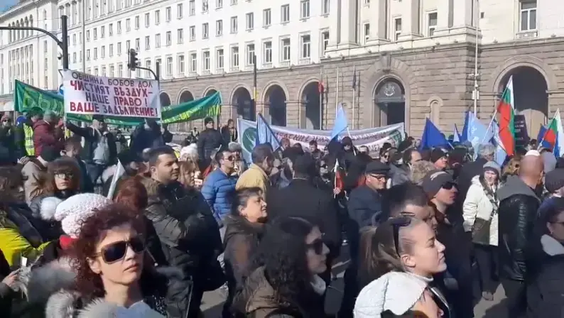 Перничани искат оставки заради водната криза