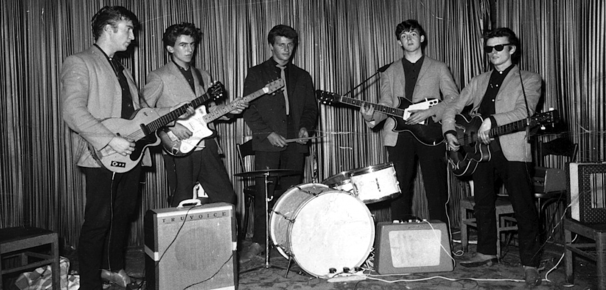 Бунтарите от "The Beatles", които живяха до тоалетните в Хамбург, но завладяха света