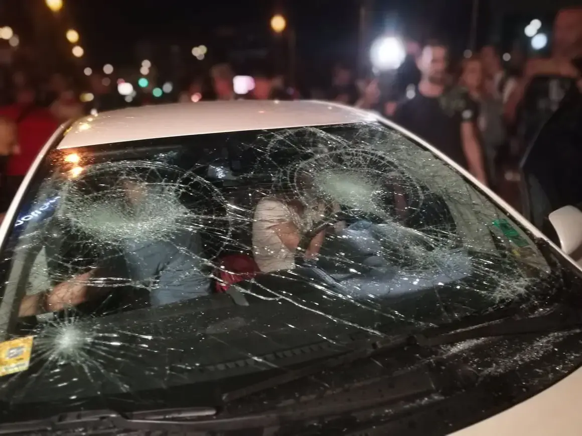 Трима задържани след инцидента, при който жена опита да мине през протеста с кола