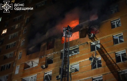 Руски дрон удари жилищна сграда в Одеса – двама души са загинали, сред ранените има три деца