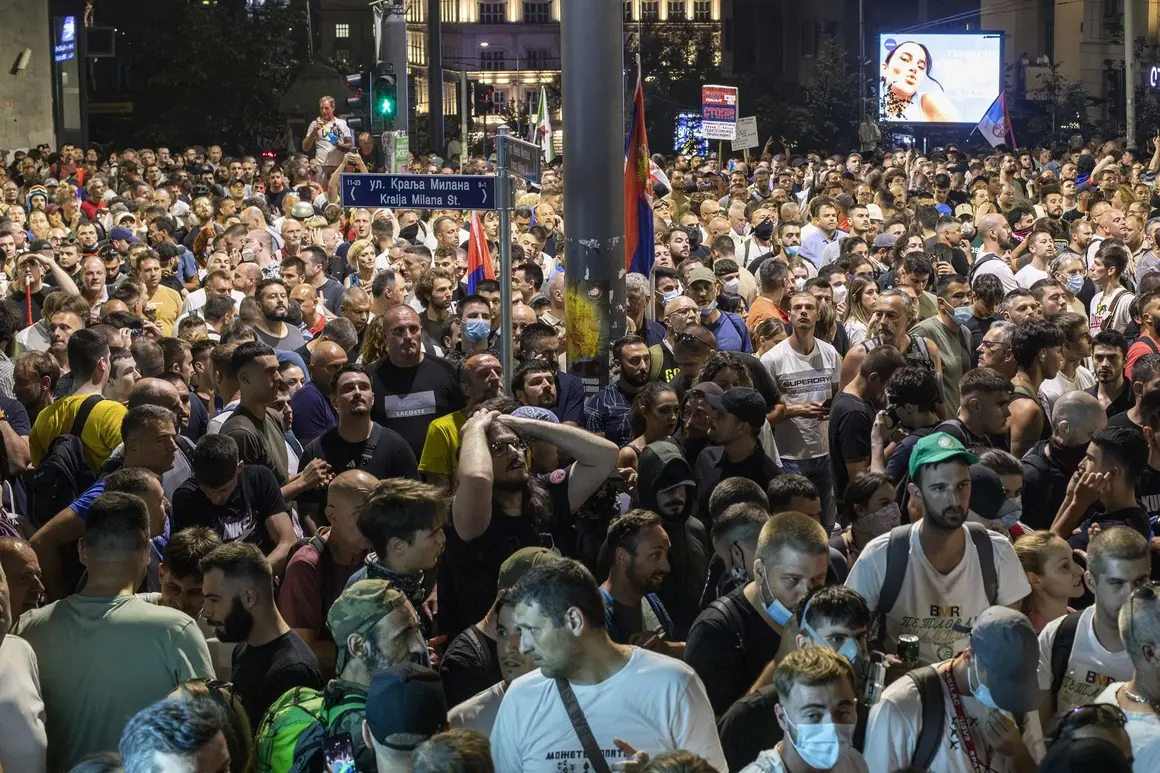 Сръбската полиция се сблъска с големия протест на Видовден срещу Вучич