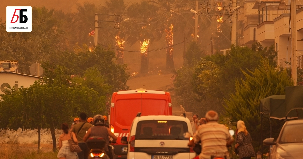 Турция се бори с мащабни горски пожари, които са обхванали