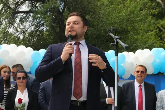 Трети депутат се отцепи от групата на Доган и стана "независим"