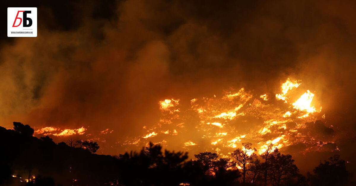 Огромен горски пожар продължава да бушува неконтролируемо на няколко фронта