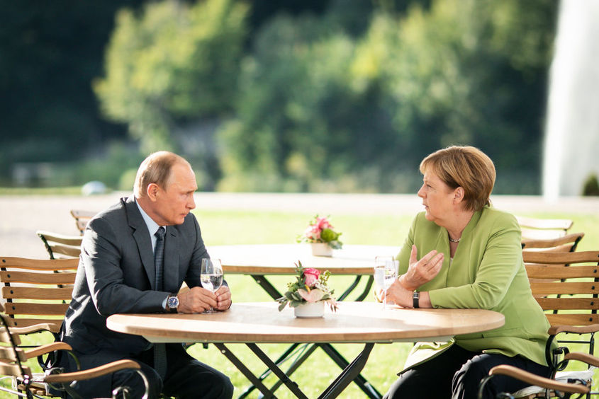 Путин предупреди Меркел и Макрон: Външната намеса в Беларус е неприемлива