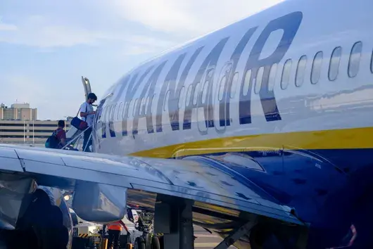 Комисията срещу дискриминация разследва Ryanair за тормоз заради сваленото дете в инвалидна количка