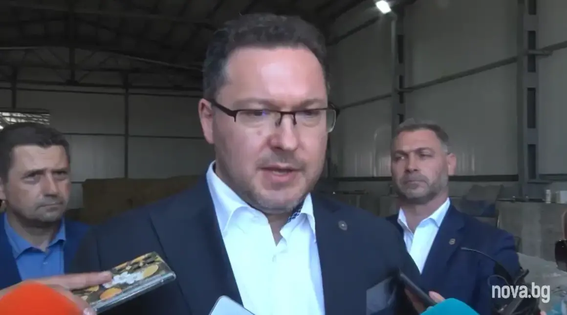 Митов се похвали с акция срещу най-голямата фабрика за нелегални цигари (Обновена)