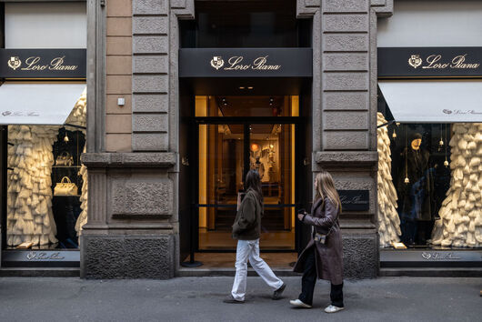 Тихият лукс на Loro Piana попадна в скандал за експлоатация на работници