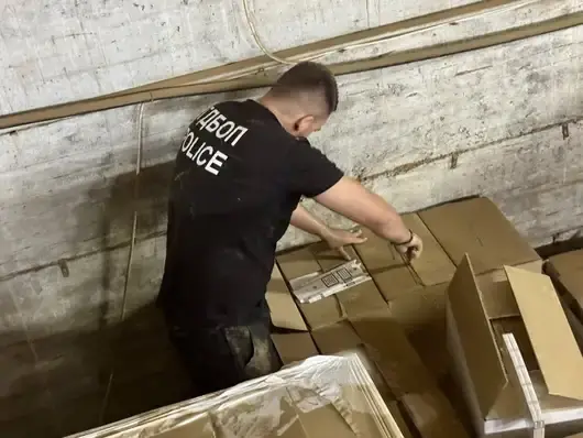 Обвиняем от акцията с "най-голямата фабрика за нелегални цигари" у нас е пуснат на свобода срещу 50 хил. лв.