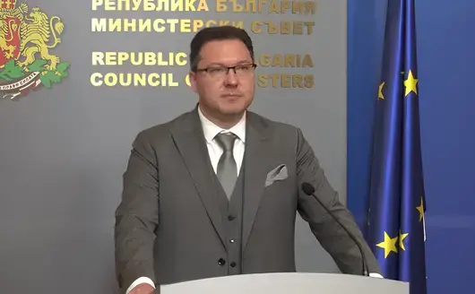 „Няма теч" към разбитата фабрика за цигари, увери Митов, след като властта го "скри" от парламентарно изслушване
