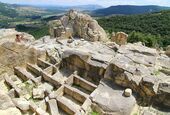 Археолози разкриват нов пласт от историята на Перперикон – каменни сечива на 7000 години
