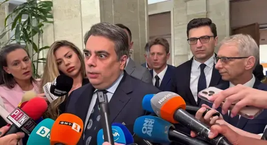 Асен Василев: Законът е погазен от "две свине" в държавата