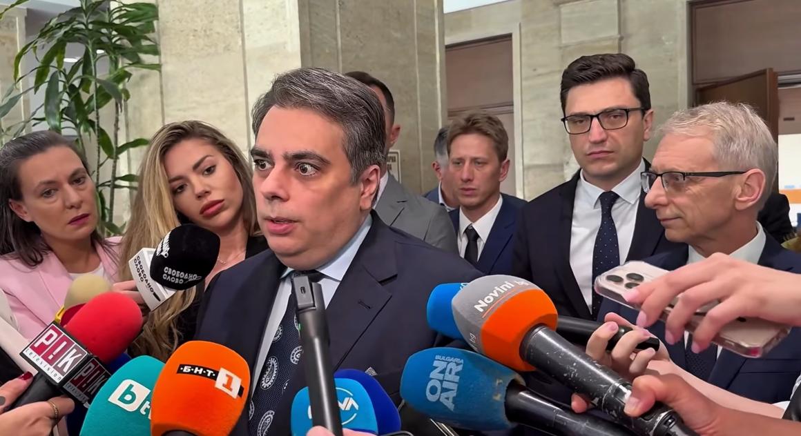 Асен Василев: Законът е погазен от "две свине" в държавата