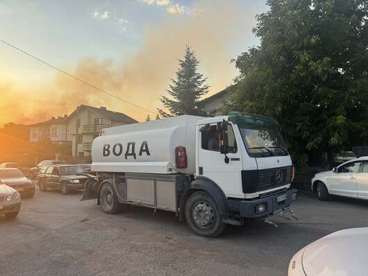 Евакуират вилна зона край Костинброд заради голям  пожар 