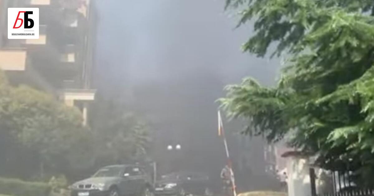 Пожар избухна около 16:00 ч. днес на паркинг в близост