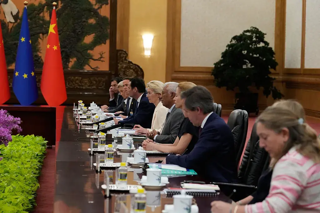 ЕС и Китай ще работят за връщане на баланса в търговията и по-силно взаимно доверие