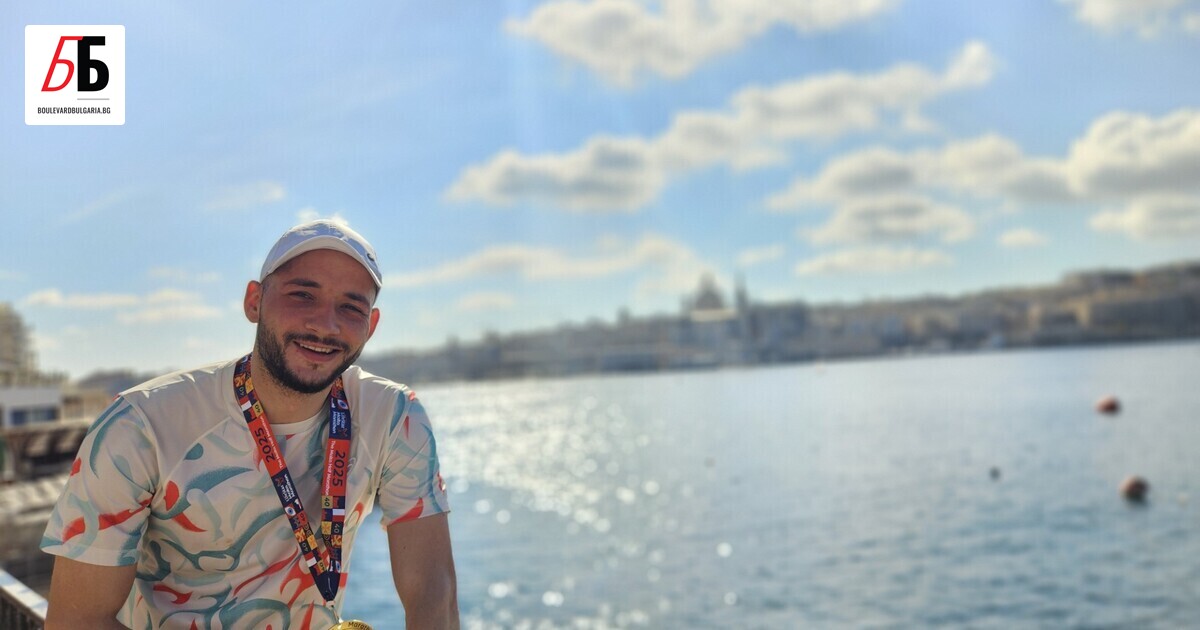 Павел Ценов е на 32 години, живее в София и