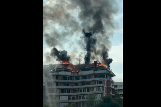 Голям пожар гори в нова сграда до бул. "Цар Борис III" в София